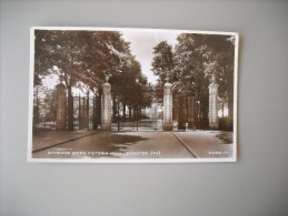 ANGLETERRE LEICESTERSHIRE LEICESTER ENTRANCE GATES VICTORIA PARK - Leicester