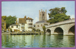 HENLEY ON THAMES - Bridge And Church Cars Triumph Herald Ford Anglia - Otros & Sin Clasificación