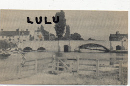 Angleterre , Abingdon-on-Thomes , The View From Below The Bridge - Autres & Non Classés