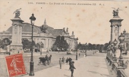 PARIS (8ème Arrondissement) - Le Pont Et L'Avenue Alexandre III - Très Animée - Bridges