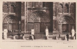 PARIS (2ème Arrondissement) - SAINT-DENIS - L'Abbaye. Les Trois Portes - Paris (02)