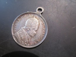 PENDENTIF PIVS IX P. M. AN. SACRI. PRINC. XXII - 1867- METAL ARGENT VOIR PHOTOS - Hangers