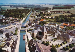 LE CHESNE - Vue Aérienne - Mairie Ecole Eglise - Le Chesne