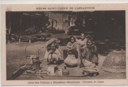 ASILE  DES VIEUKKES AMANDALAY  TOILETTE ET REPAS - Myanmar (Burma)