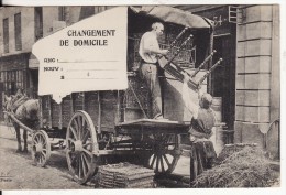Carte Postale Photo PARIS (75) Changement De Domicile-Charrette-Voiture Déménagement-Edition F.F Paris-TOP- - Petits Métiers à Paris