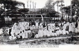 Un Enterrement à La Leproserie St Jean - Mandalay - Myanmar (Burma)