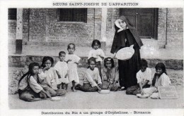 Distribution De Riz à Un Groupe D'orphelines - Myanmar (Burma)