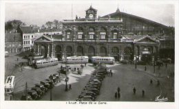 LILLE - BELGIUM - PLACE DE LA GARE - REAL PHOTOGRAPHIC POSTCARD - UNUSED - TRAMS - TRANSPORT - Lille