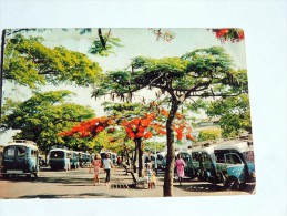 Carte Postale Ancienne : NOUMEA : Sur La Place Des " Baby Car" , Timbre De 21 F - Neukaledonien