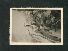 Petite Photo Originale - Stand De Tir à La Carabine - Tir Couché ( Animée ) - Shooting (Weapons)