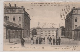 EPINAL (Vosges) - La Caserne De La Madeleine - Très Animée - Epinal