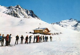 CPSM - VAL-THORENS - LA POINTE DE THORENS ET DU BOUCHET - ECOLE DE SKI - Trés Animée - Coul - Ann 70 - - Val Thorens