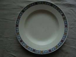 Ancien - Grande Assiette/plat Creux "LONGCHAMP Terre De Fer" - Longchamps (FRA)