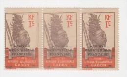 GABON - VARIETE DE PIQUAGE DECALE - BANDE DE 3 - Unused Stamps