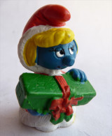 Rare SCHTROUMPFETTE De NOEL AVEC CADEAU RECTANGULAIRE SMURF PITUFO SCHLUMPH - Smurfs