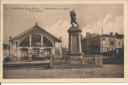 THENEZAY (Deux-Sèvres). - Le Monument Aux Morts Et Les Halles. - Thenezay