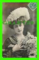 FEMMES - ROBINNE, BELLE ROBE, CHAPEAU ET GERBE DE FLEURS - REWTHLINGER, PARIS - CIRCULÉE EN 1906 - - Women