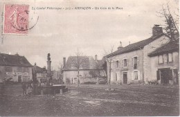 ARPAJON - Un Coin De La Place - Arpajon Sur Cere