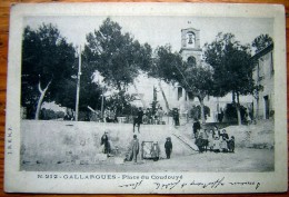 Cpa GALLARGUES 30 Place Du Coudouyé - Animée - Gallargues-le-Montueux