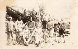 CPA 738 - MILITARIA - Carte Photo Militaire - Soldats Artilleurs Du 262e Ou 282e Régiment & Canon Militaire - Equipment