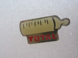 PIN'S AUTOMOBILE VOITURE TOTAL - Fiat