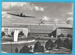 C.P.M.  Berlin - Avion Survollant  Tempelhof - Lufbruckendenkmal - 1960 - Tempelhof