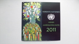 UNO-Wien 689/0, 699/18, 729/31, 736/7 Souvenir-Folder 2011 **/mnh, Jahreszusammenstellung 2011 - Ungebraucht