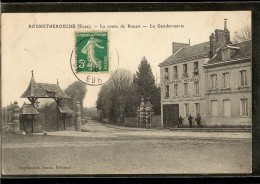 CPA 27 BOURGTHEROULDE La Route De Rouen , La Gendarmerie NATIONALE - Bourgtheroulde