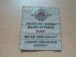 étiquette Tissu Vêtement "JULES - WEAR AND ENJOY" 5x5,5cm - Other & Unclassified