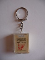 Porte-clefs Représentant Un Paquet De Cigarettes De Marque "GAULOISES GOUT MARYLAND" - Andere & Zonder Classificatie