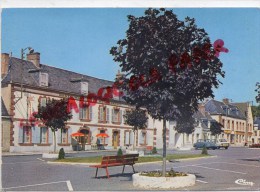 28 -  COURTALAIN - LA PLACE - RESTAURANT LE MONTMORENCY HOTEL - Courtalain