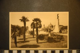 CPA 06- NICE LE JARDIN ALBERT IER ET LE PALAIS DE LA JETEE  85 - Parques, Jardines