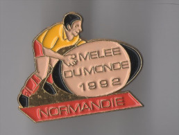 Pin's Rugby / Mélée Du Monde 1992 En Normandie - Rugby