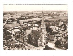 CPA : 44 - Saint Philibert De Grand Lieu : L'Eglise & La Place : église - Maisons - Campagne Environnante - Saint-Philbert-de-Grand-Lieu