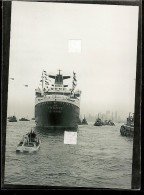 PHOTO  Du PAQUEBOT " FRANCE "  Première Traversé Arrivé à NEW YORK   ( Compagnie Générale Transatlantique ) - Autres & Non Classés