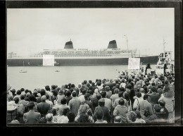 PHOTO  Du PAQUEBOT " FRANCE " La Foule En Admiration Devant Le FRANCE  ( Compagnie Générale Transatlantique ) - Other & Unclassified