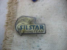 Pin´s Thème De La Peche, Poisson: SILSTAR, Fishingteam - Tiro Al Arco