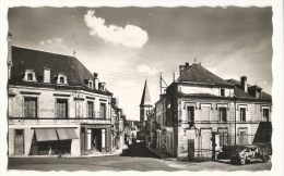 Cp, 37, Preuilly-sur-Claise, La Rue Principale Et L'Eglise - Autres & Non Classés