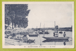 Basse Indre - Le Port, Un Pêcheur Arrive En Barque, Les Femmes Continuent La Lessive, édentage à Linge, Barques De Pêche - Basse-Indre