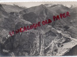 04 - CASTELLANE - VUE AERIENNE DE LA VALLEE DU VERDON- LE ROCHER ET CHAPELLE DE NOTRE DAME DU ROC - Castellane