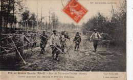 1914-1915 PRES DE VILLE-SUR-TOURBE POILUS APPORTANT DES CHEVAUX DE FRISE AUX TRANCHEES - Ville-sur-Tourbe