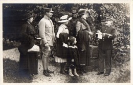 CPA 782 - MILITARIA - Carte Photo Militaire - Soldat - Gendarme & Civils - Photo Melle E.HIEULLE  à  EPERNAY - Characters