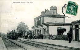 N°40168 -cpa Damville -la Gare- - Gares - Avec Trains