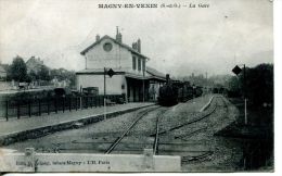 N°40211 -cpa Magny En Vexin -la Gare- - Gares - Avec Trains