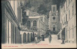 64 -- Eaux - Bonnes --  L'Etablissement Thermal Et L'Eglise - Eaux Bonnes