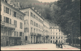 64 -- Eaux - Bonnes --   Place De La Mairie Et Jardin Darralde - Eaux Bonnes