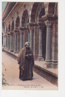 44 - LE PUY - Basilique Notre Dame Du Puy. Interieur Du Cloître (Prieuse En Tenue) - Le Puy En Velay