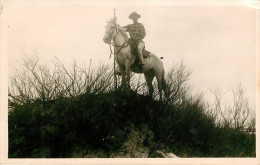 Arles ? Camargue - Gardian Surveillant Ses Taureaux - Arles