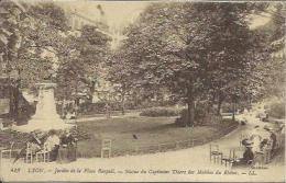 CPA  De LYON - Jardin De La Place Raspail - Statue Du Capitaine Thiers Des Mobiles Du Rhône. - Lyon 7