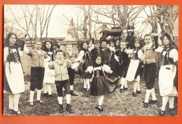 MAA-14 Rare Groupe Folklorique D'enfants, Les Maënsettes Région Chaux-de-Fonds - Le Locle En 1912. TRES ANIME - Le Locle